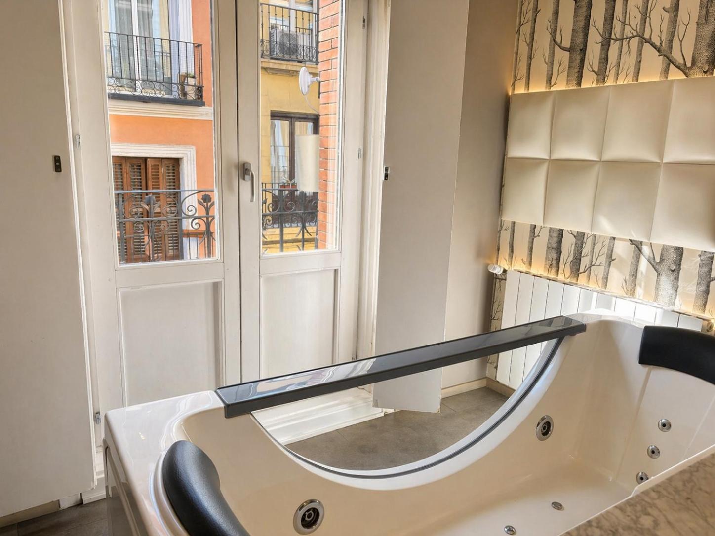 One-Bedroom Apartment Hot Tub