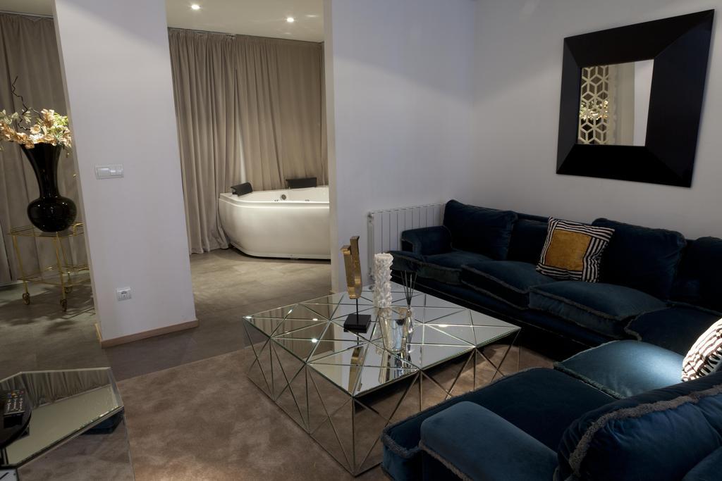 One-Bedroom Apartment Hot Tub