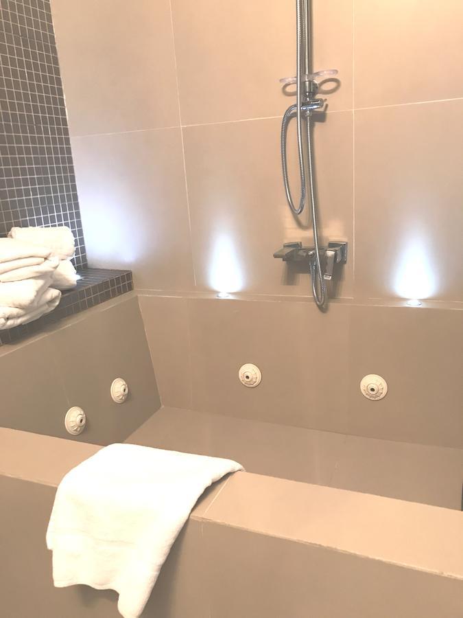 One-Bedroom Apartment Hot Tub