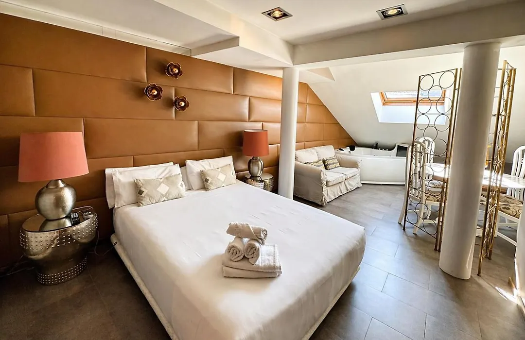 madrid central gran via Suites-1